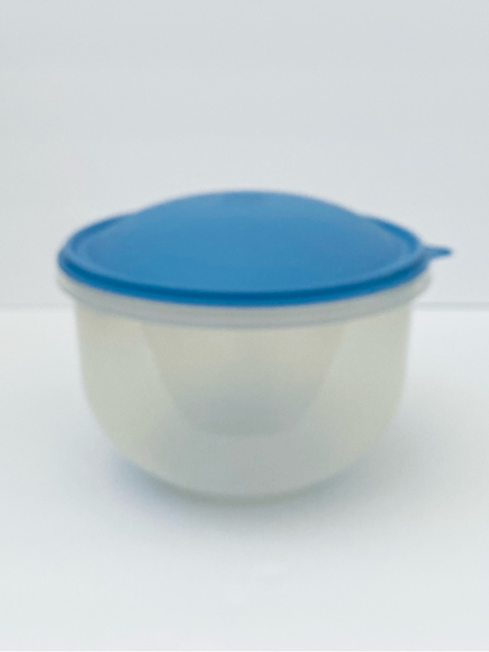Vintage Tupperware Lettuce Keeper “Crisp It" Bowl Clear With Blue Lid No Spike